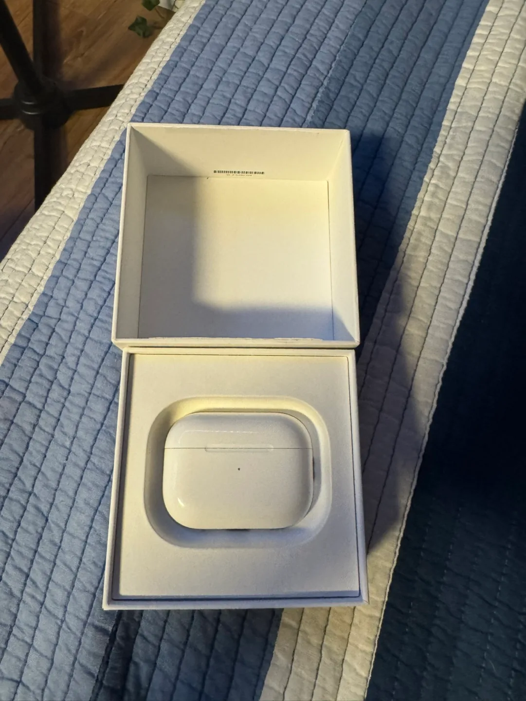 Apple AirPods Pro 2 (only right pod) image indicator(4)