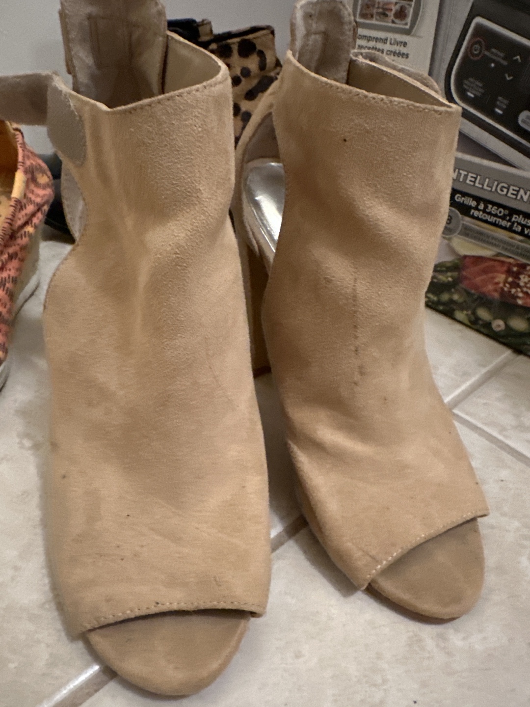 #freecycle GUESS Suede Heels - photo 2