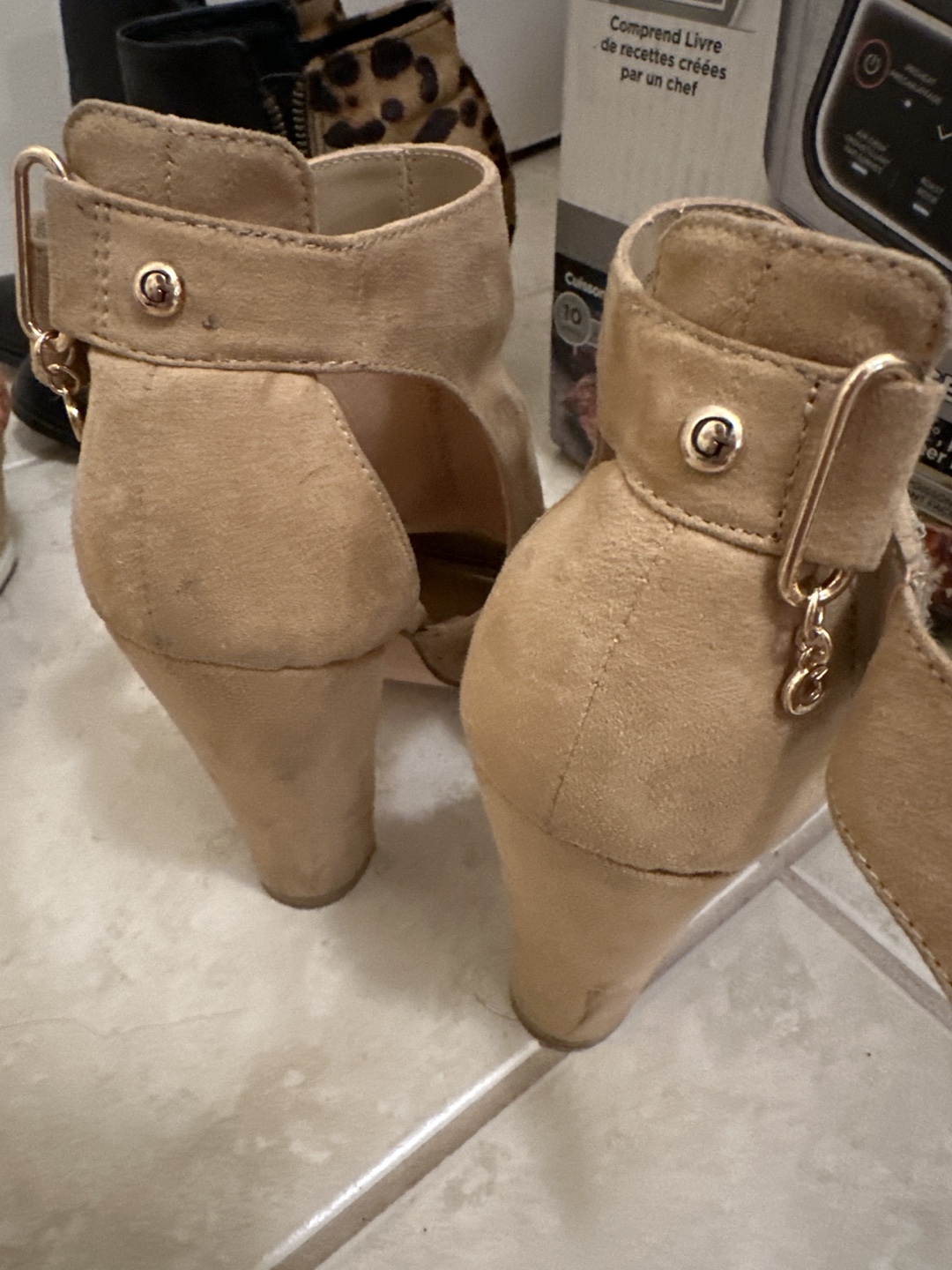 #freecycle GUESS Suede Heels - photo 3