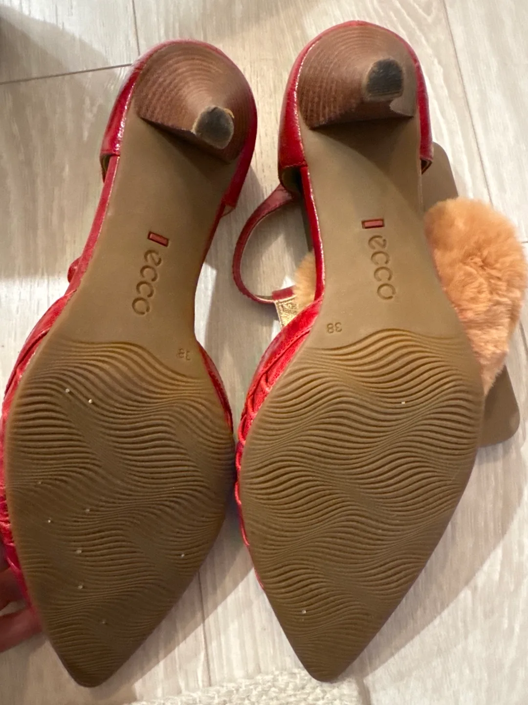 Red Leather ECCO Heels image indicator(3)