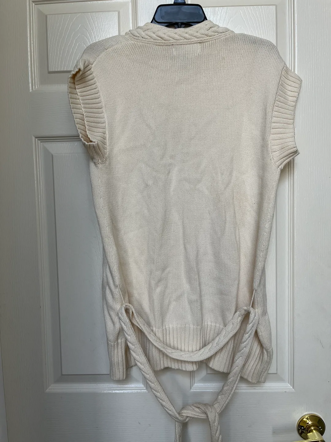 Cream Cable Knit Sleeveless Sweater Vest image indicator(2)
