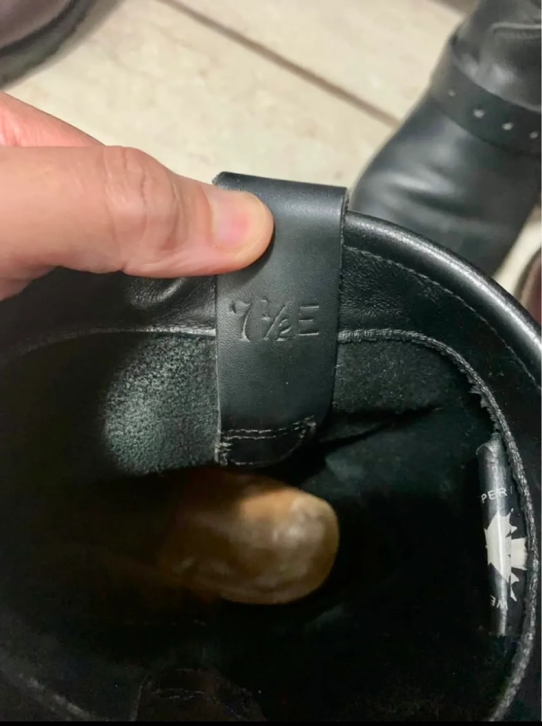 Men’s Daytons boots image indicator(2)