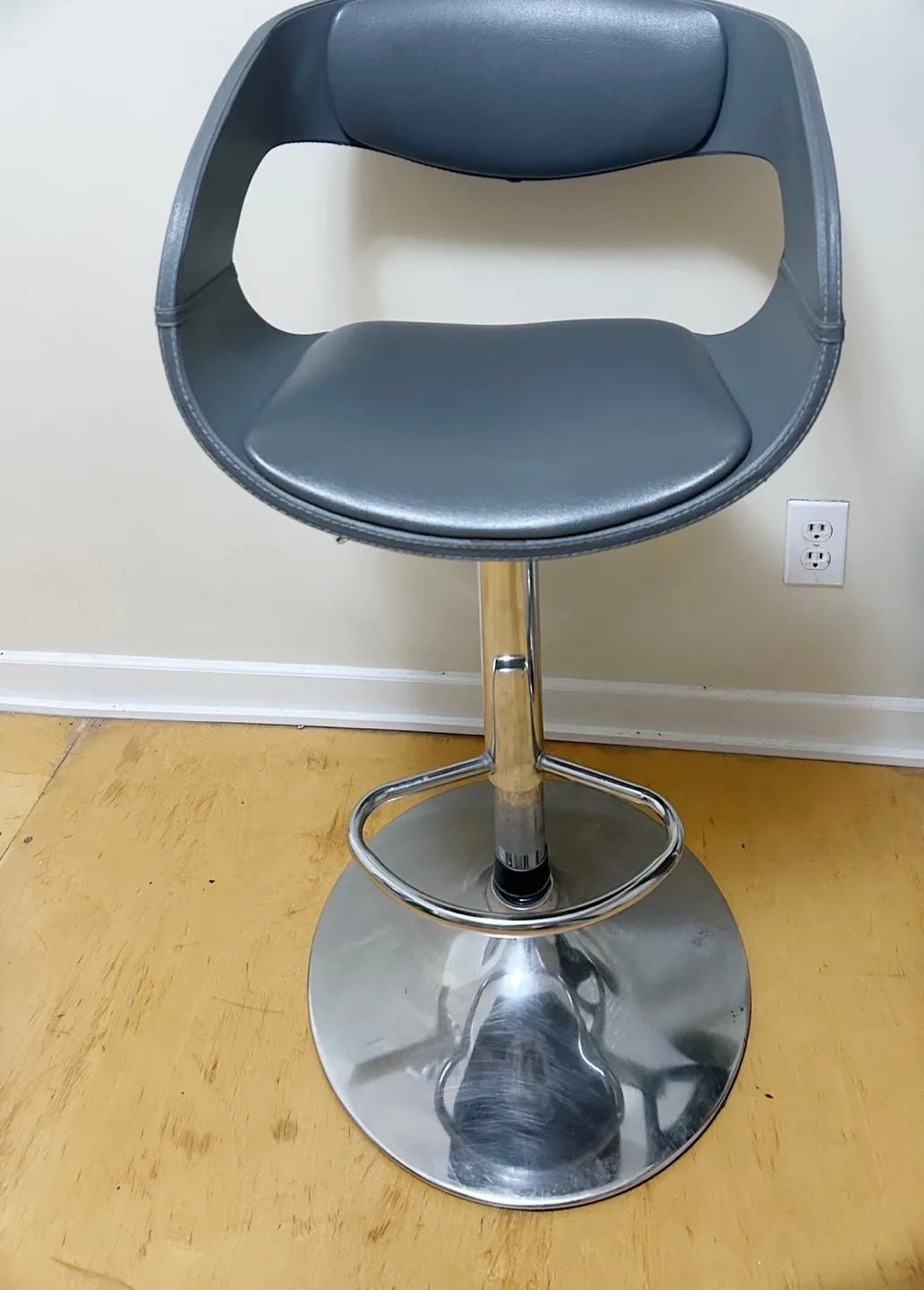 Bar Stools ( Bauclair) image indicator(2)