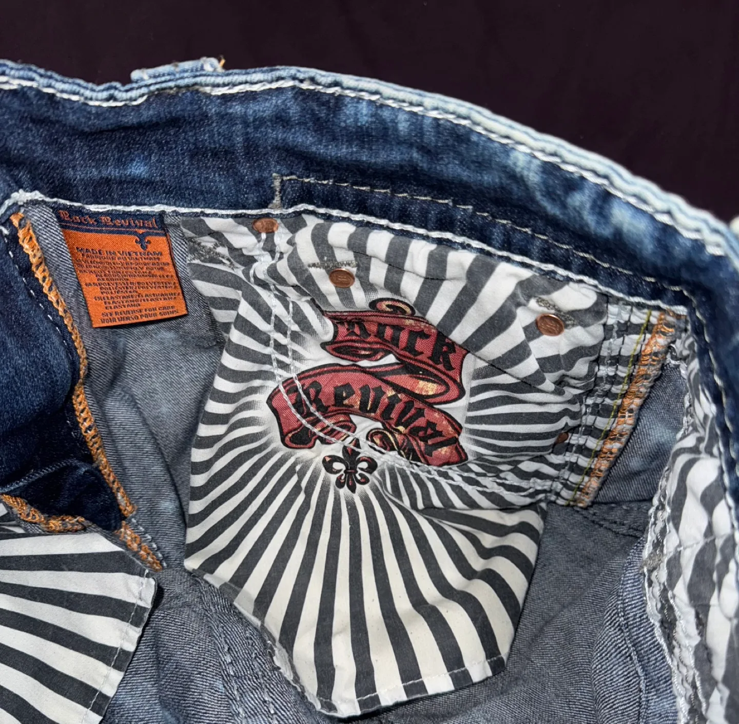 Men’s Rock Revival Jeans Alt Straight Fit image indicator(10)