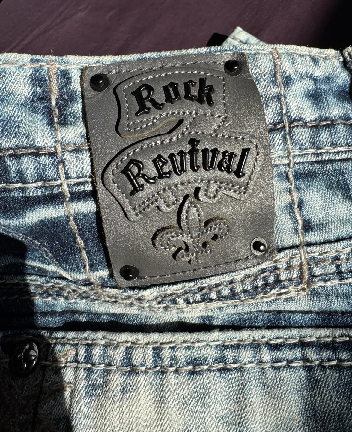 Men’s Rock Revival Jeans Alt Straight Fit image indicator(8)