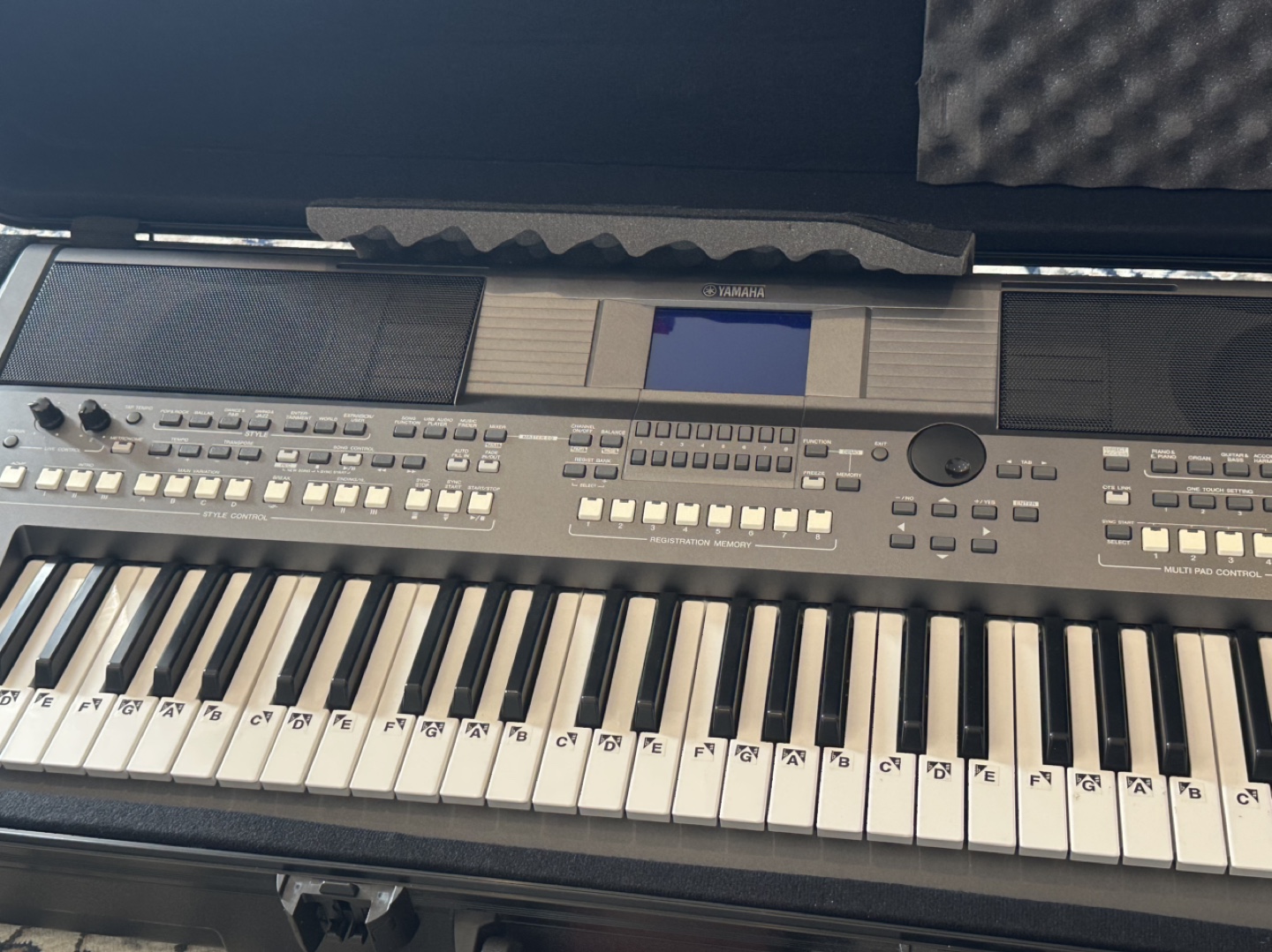 Yamaha S670 Arranger Keyboard with Case - photo 2