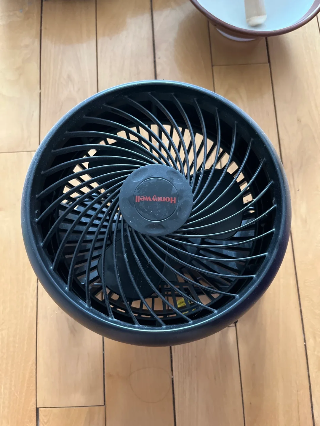 🧡DECLUTTERING SALE🧡Honeywell Small Personal Fan thumbnail