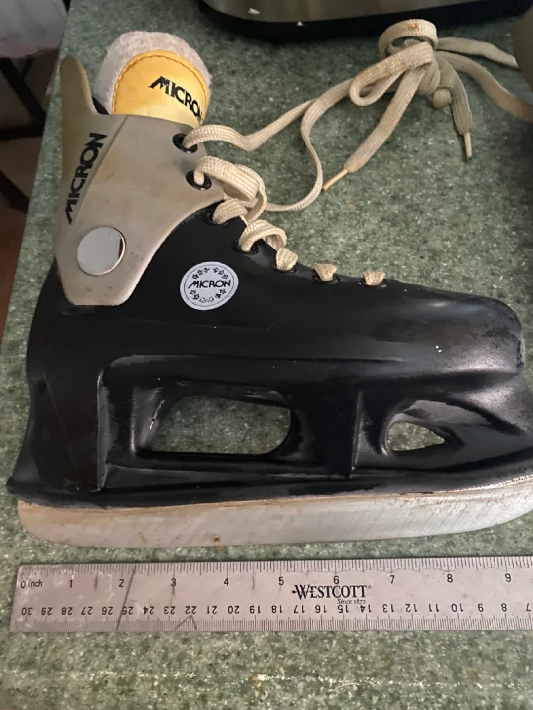 Micron 2 Ice Skates #Freecycle image indicator(2)
