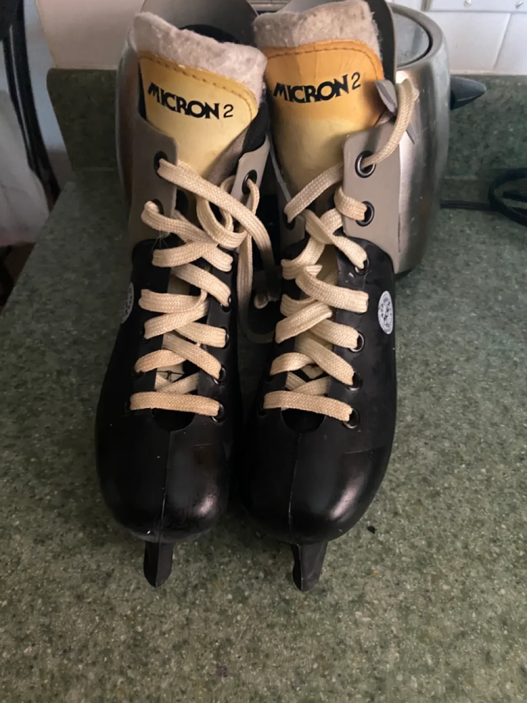 Micron 2 Ice Skates #Freecycle thumbnail