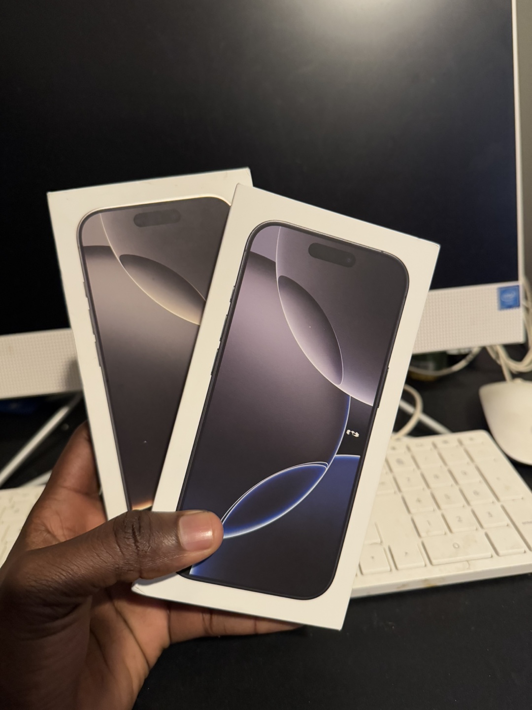 Two New Sealed iPhones - photo 2