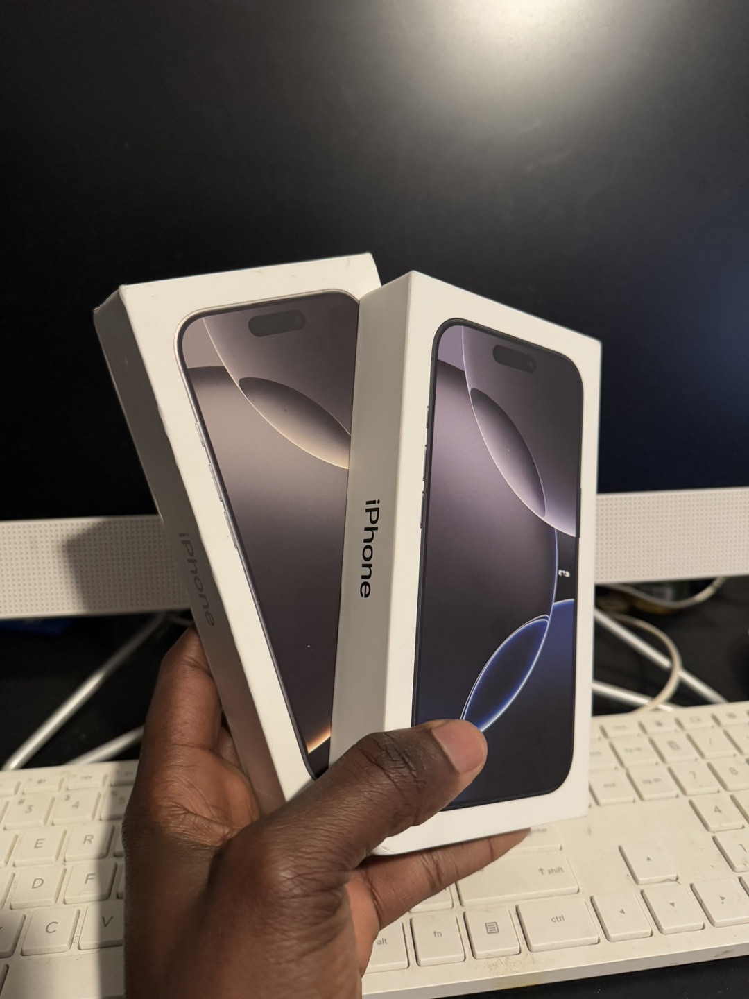 Two New Sealed iPhones - photo 4