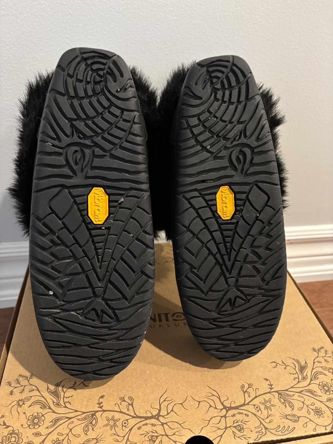 Manitobah Mukluks Women's Black Faux Fur Keewatin Boots Size L05 - photo 3