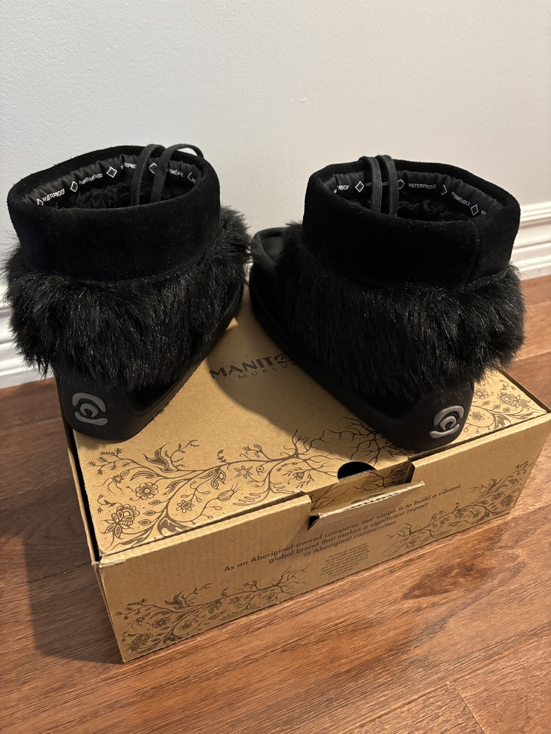 Manitobah Mukluks Women's Black Faux Fur Keewatin Boots Size L05 - photo 2
