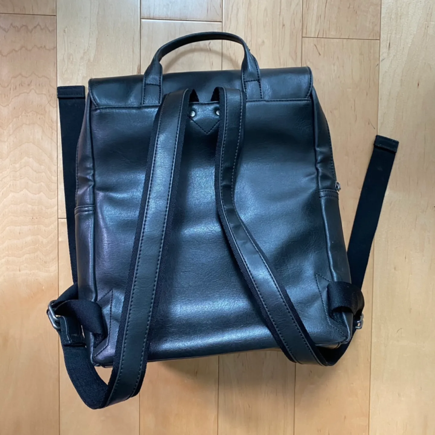 Matt & Nat Paxx Vegan Backpack - Vintage Black image indicator(2)