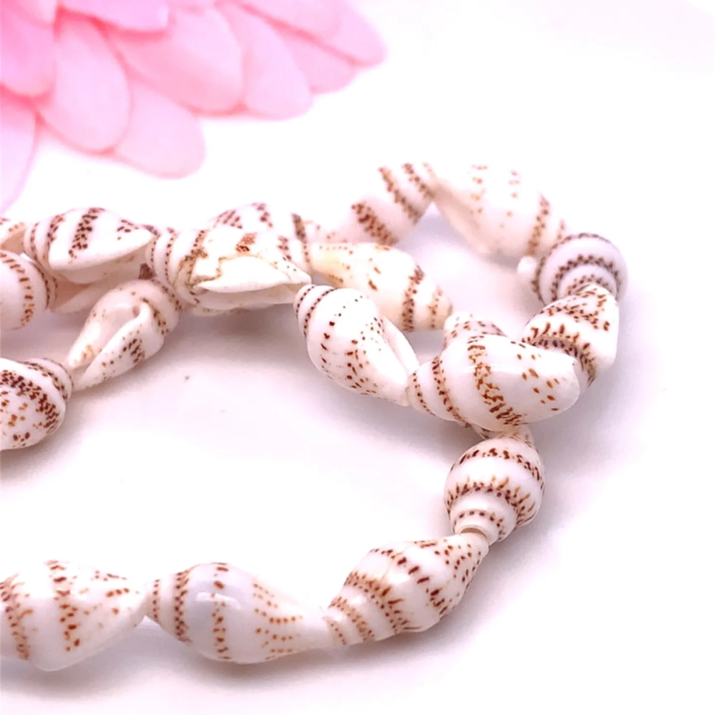 Seashell choker Necklace 14” image indicator(4)