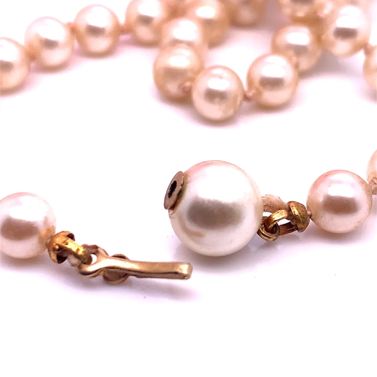 Vintage Pearl Necklace 16” image indicator(3)