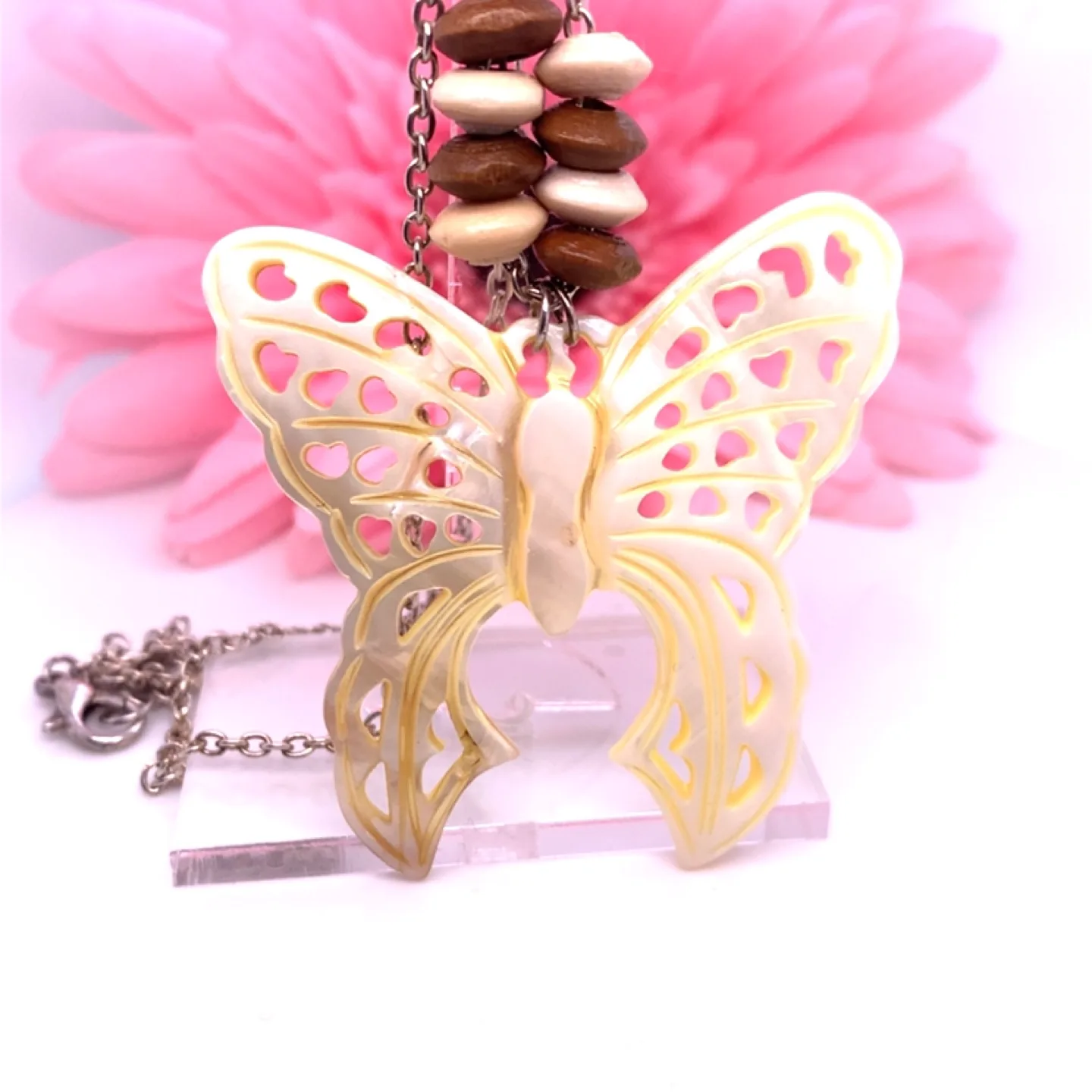 Shell Butterfly Necklace with Wooden Beads image indicator(2)