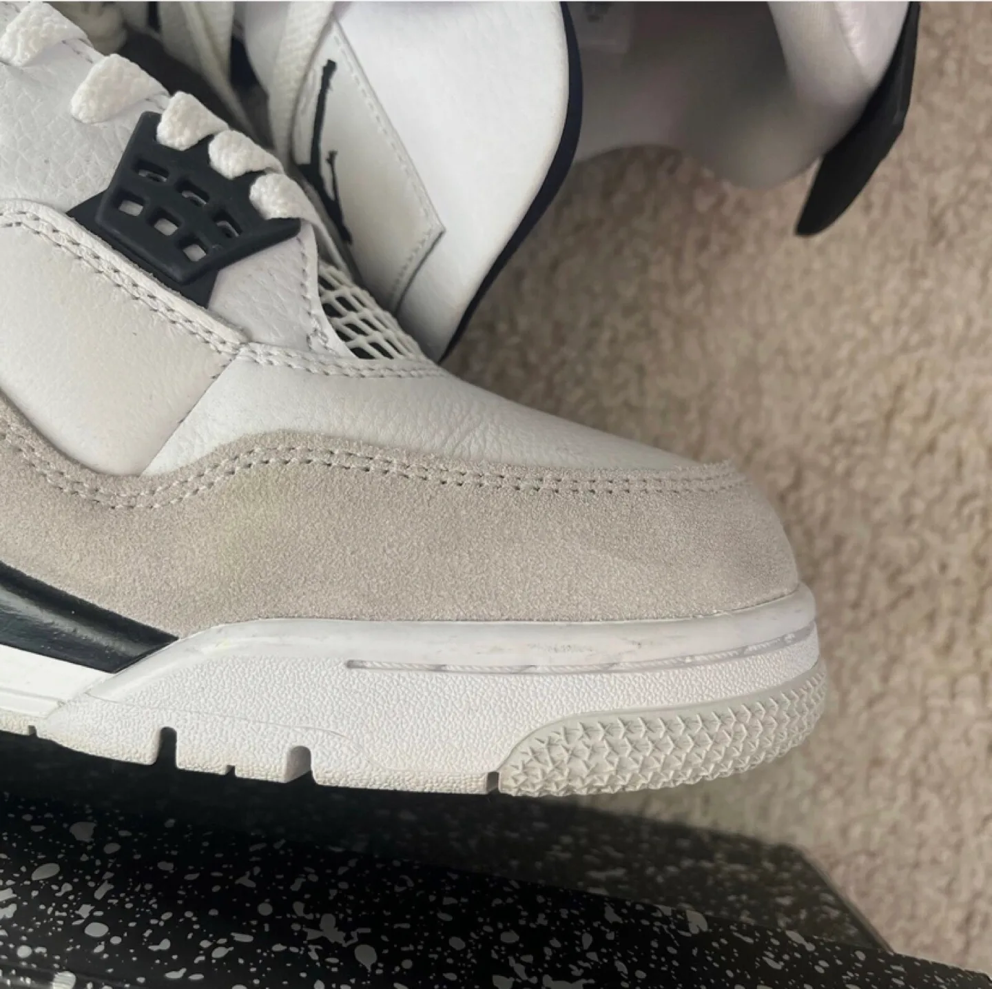 🏈 Air Jordan 4 Retro 'Military Black' image indicator(4)