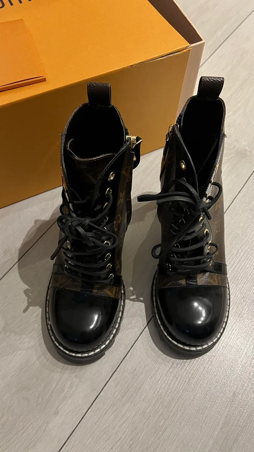 AUTHENTIC LOUIS VUITTON STAR TRAIL ANKLE BOOT - size 39.5 image indicator(6)