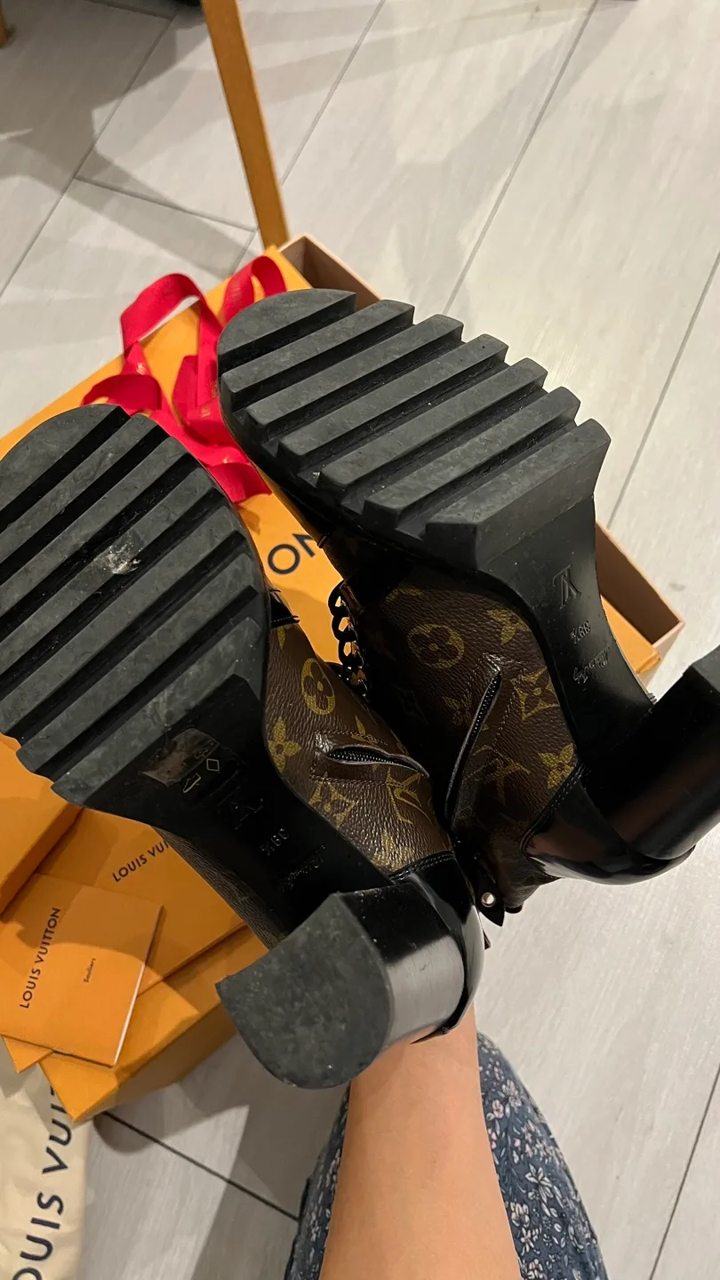 AUTHENTIC LOUIS VUITTON STAR TRAIL ANKLE BOOT - size 39.5 image indicator(7)