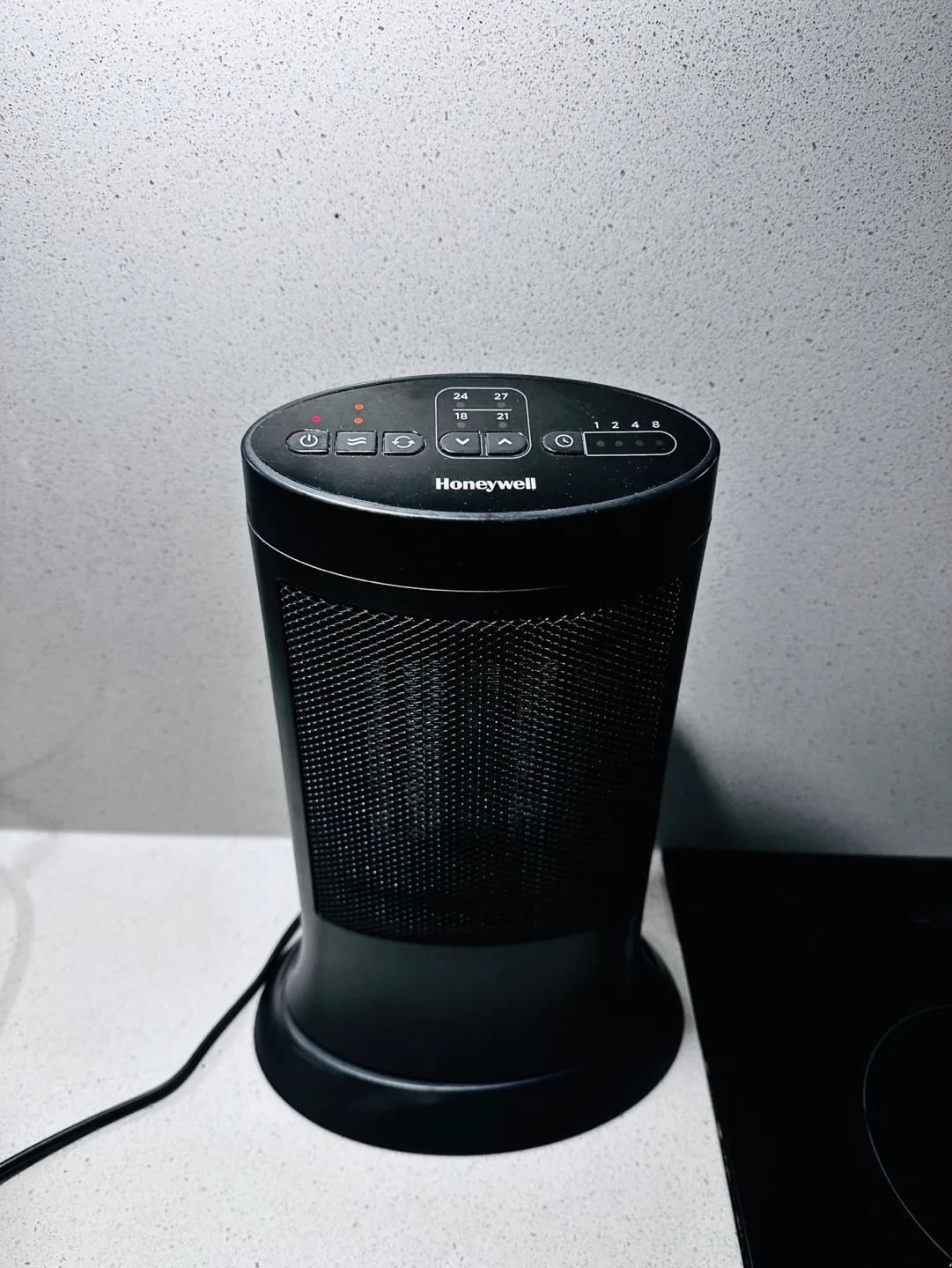 Honeywell HCE309BC Slim Ceramic Mini-Tower Space Heater thumbnail