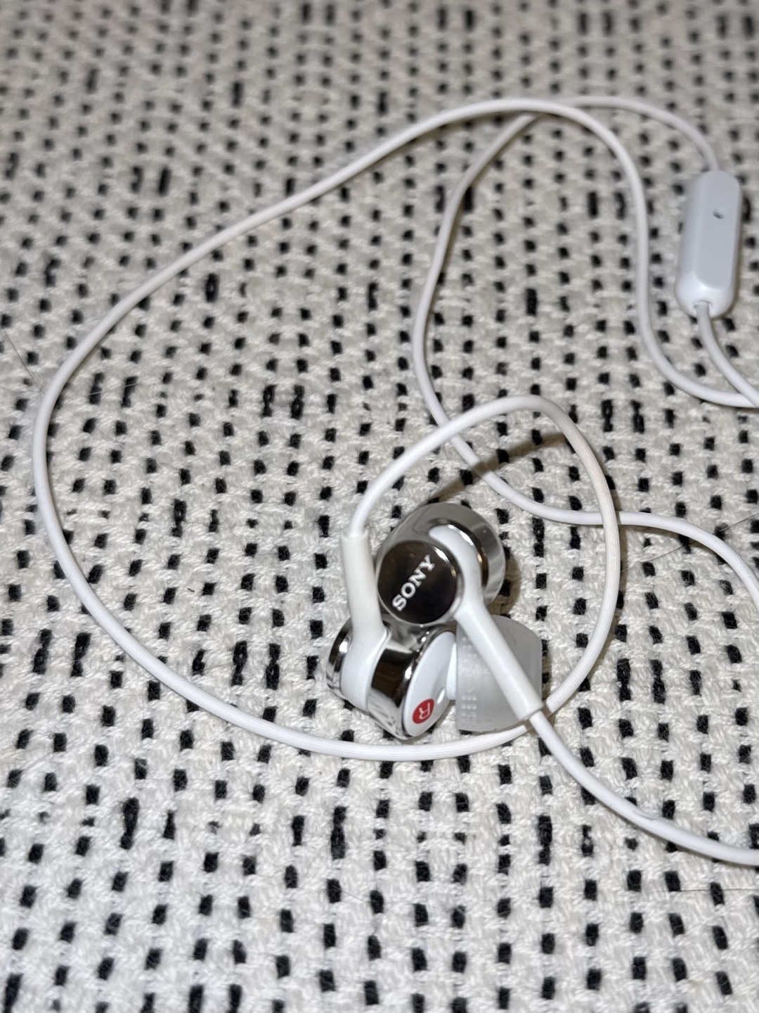 Sony White MDR-EX155AP In-Ear Headphones with Mic - photo 4