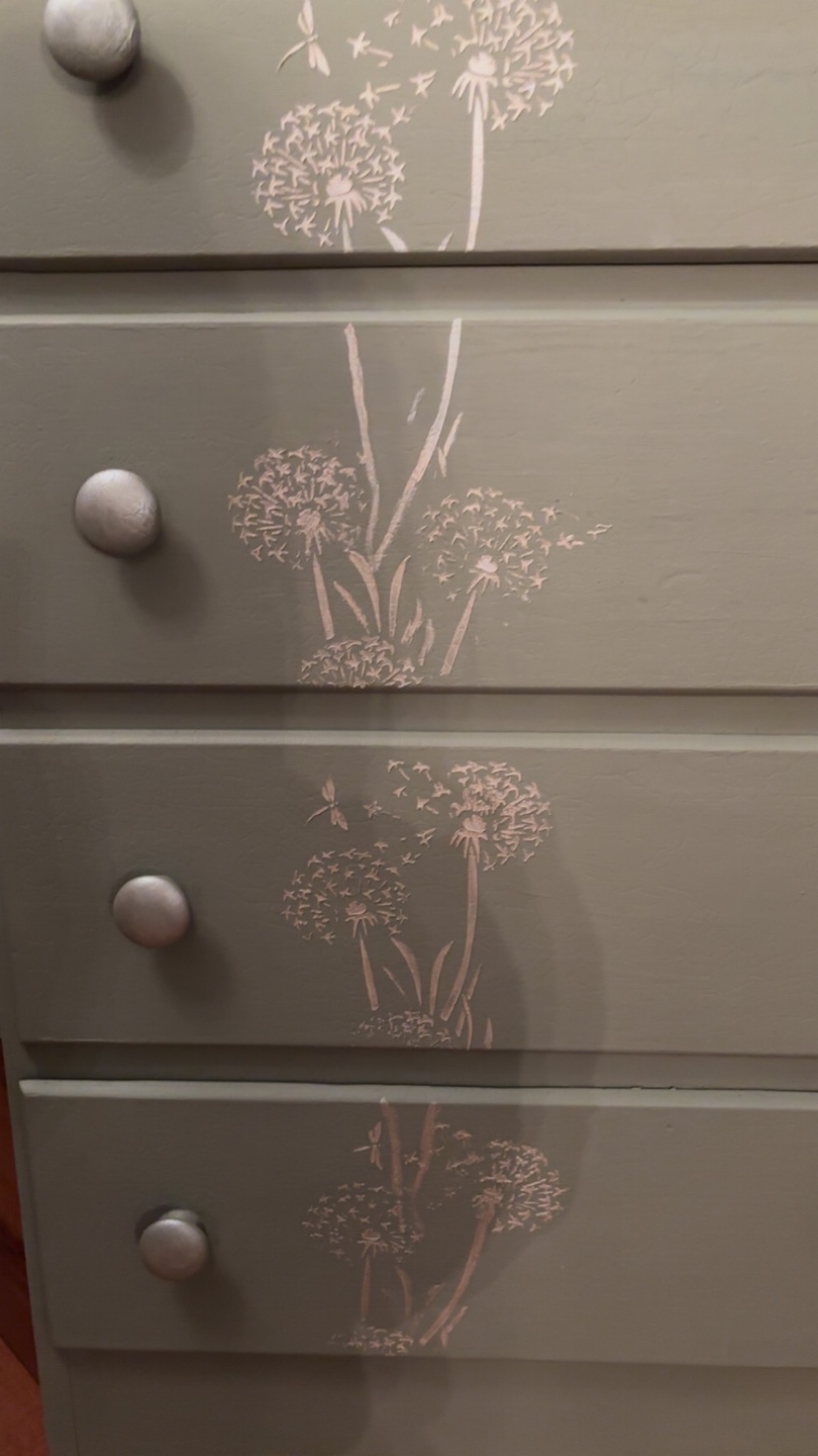 4 Drawer Dresser with Dandelion Stencil - photo 2