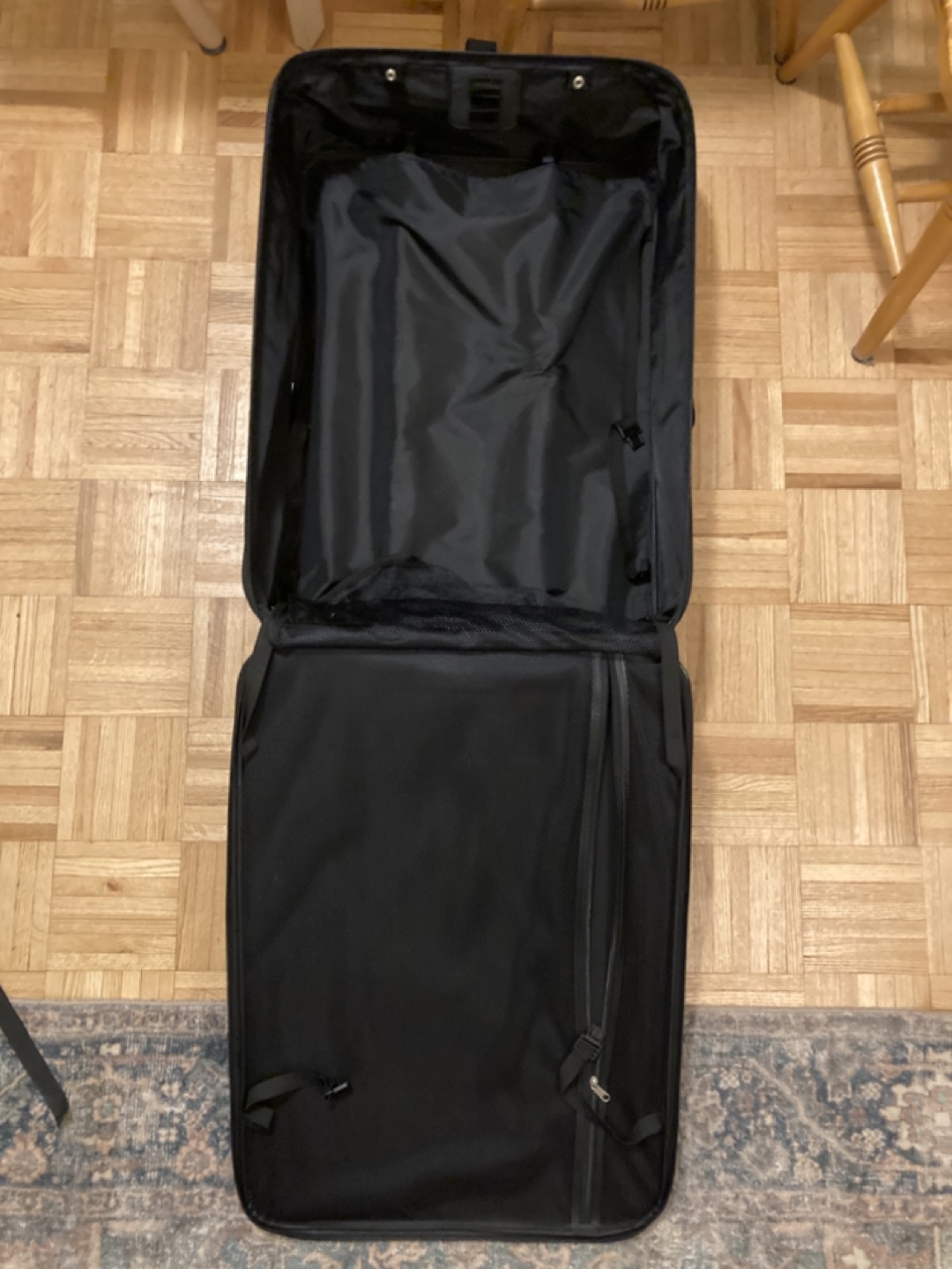 Black Dinova Suitcase #freecycle - photo 2