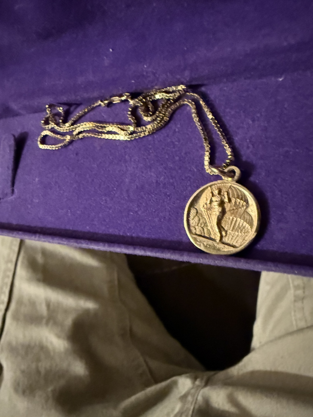Saint Micheal & parachute man gold chain. 10k - photo 3