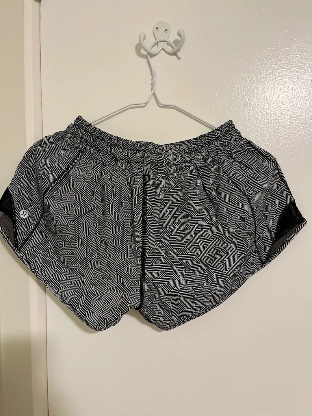 Lululemon Run: On Short 6 image indicator(3)