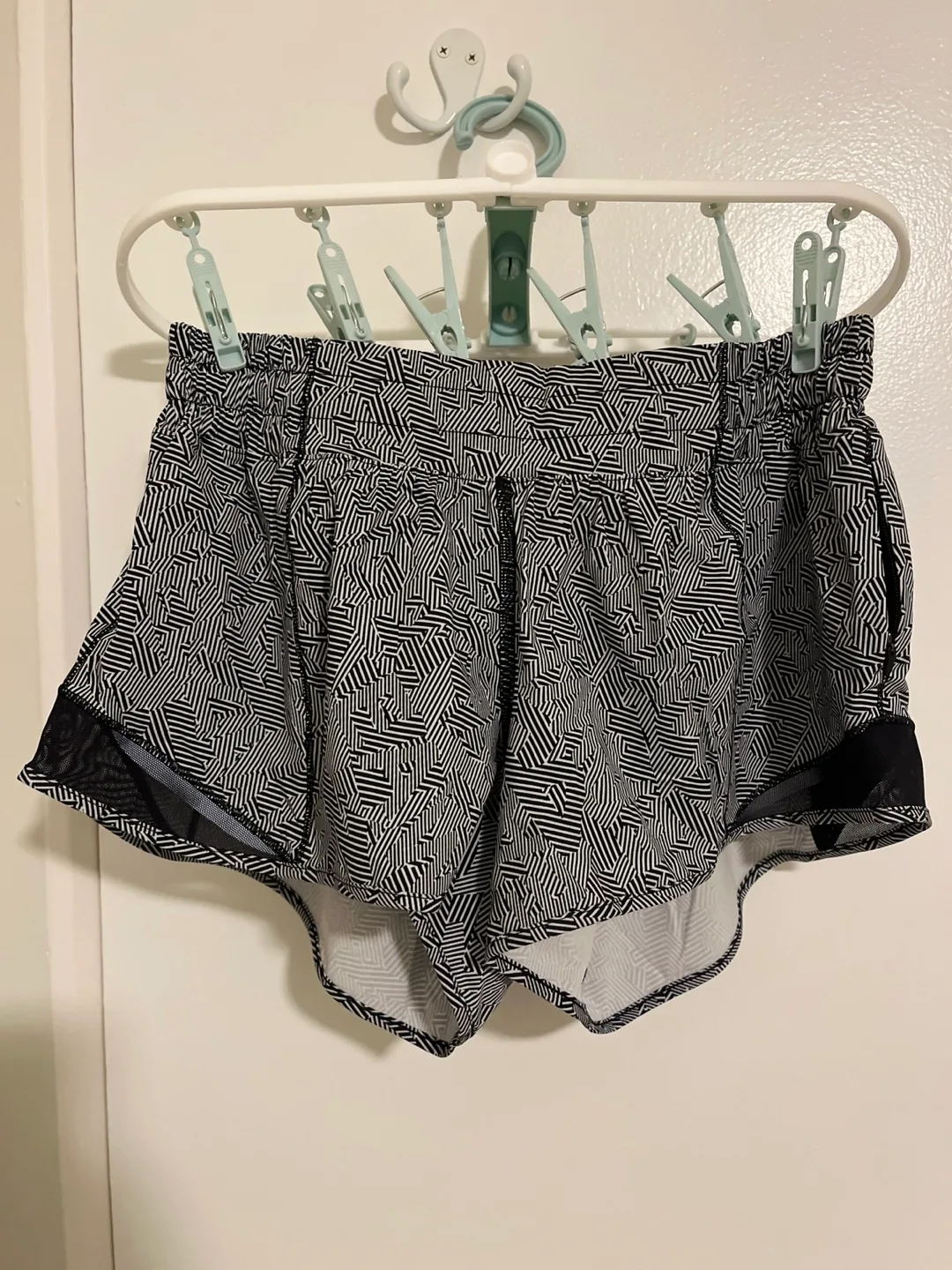 Lululemon Run: On Short 6 image indicator(4)