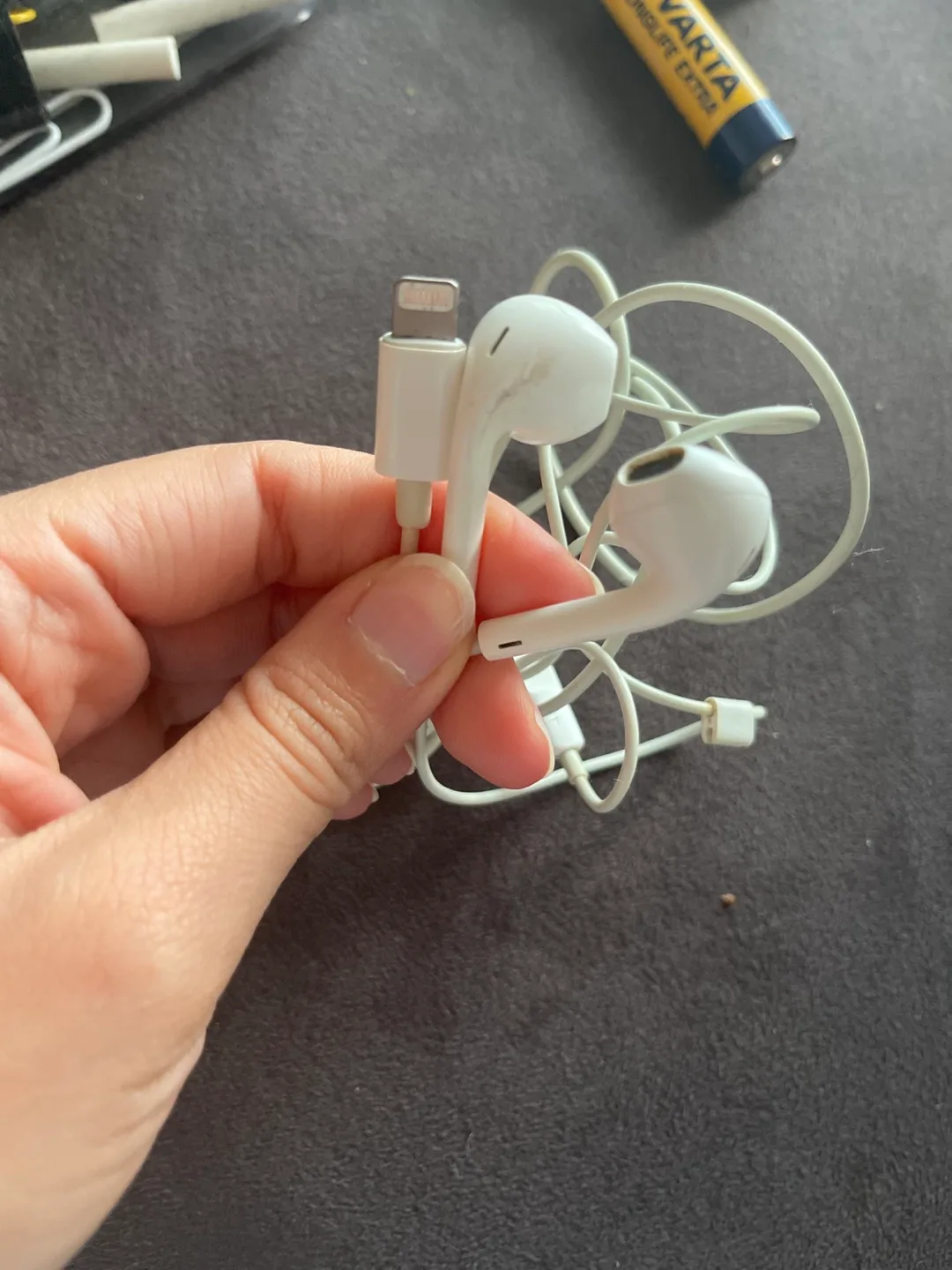 Apple EarPods with Lightning Connector image indicator(2)