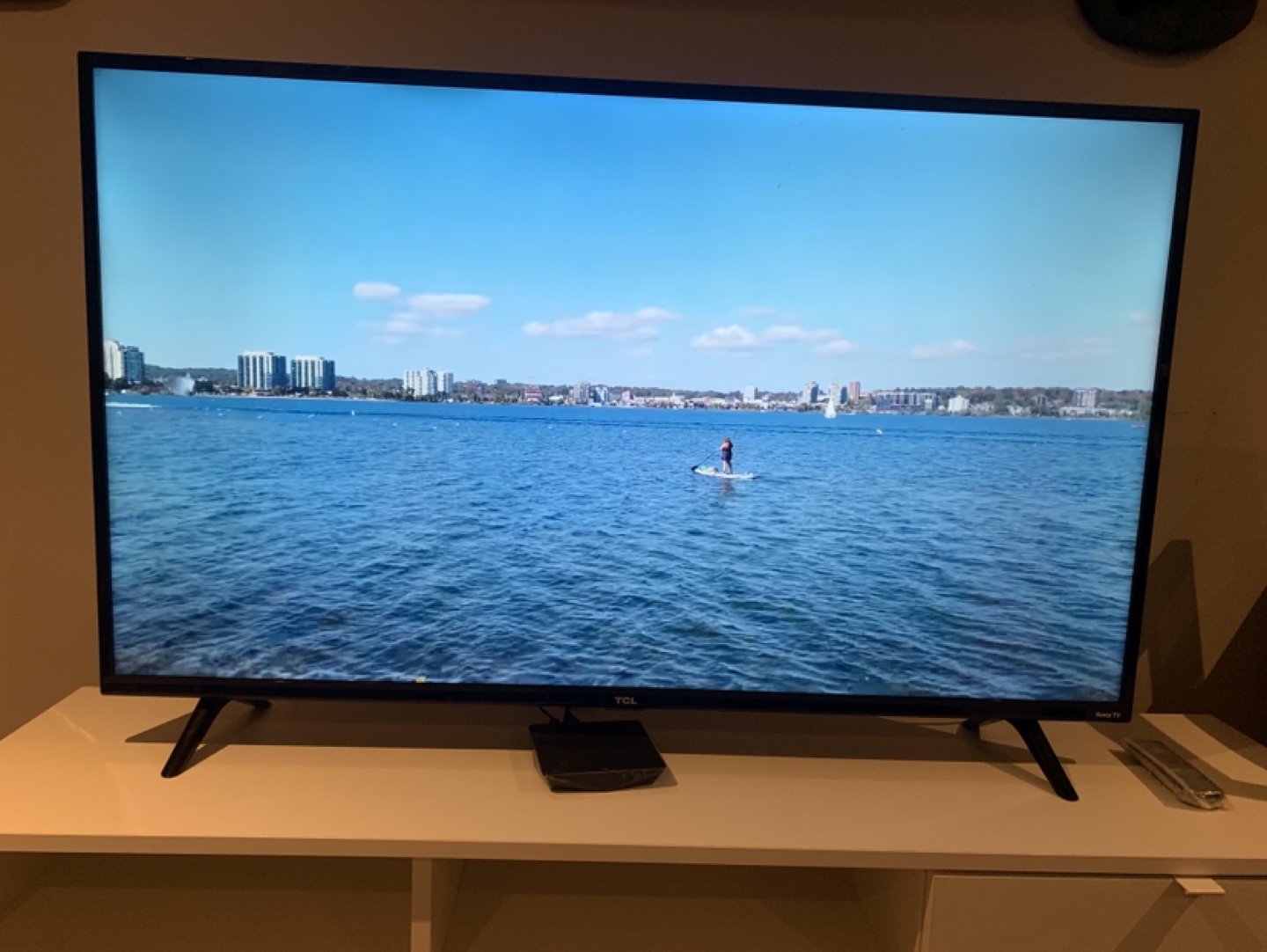 TCL 44 - inch Smart Roku TV - photo 2