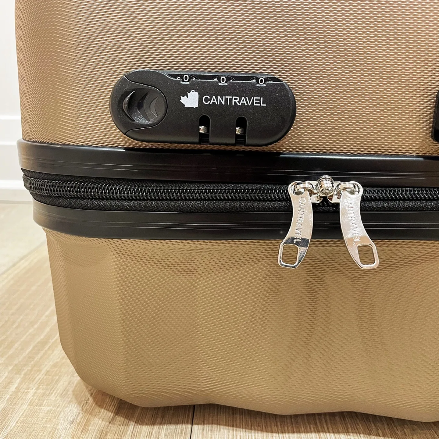 Timeless elegance. Set of the 3 suitcases. image indicator(5)