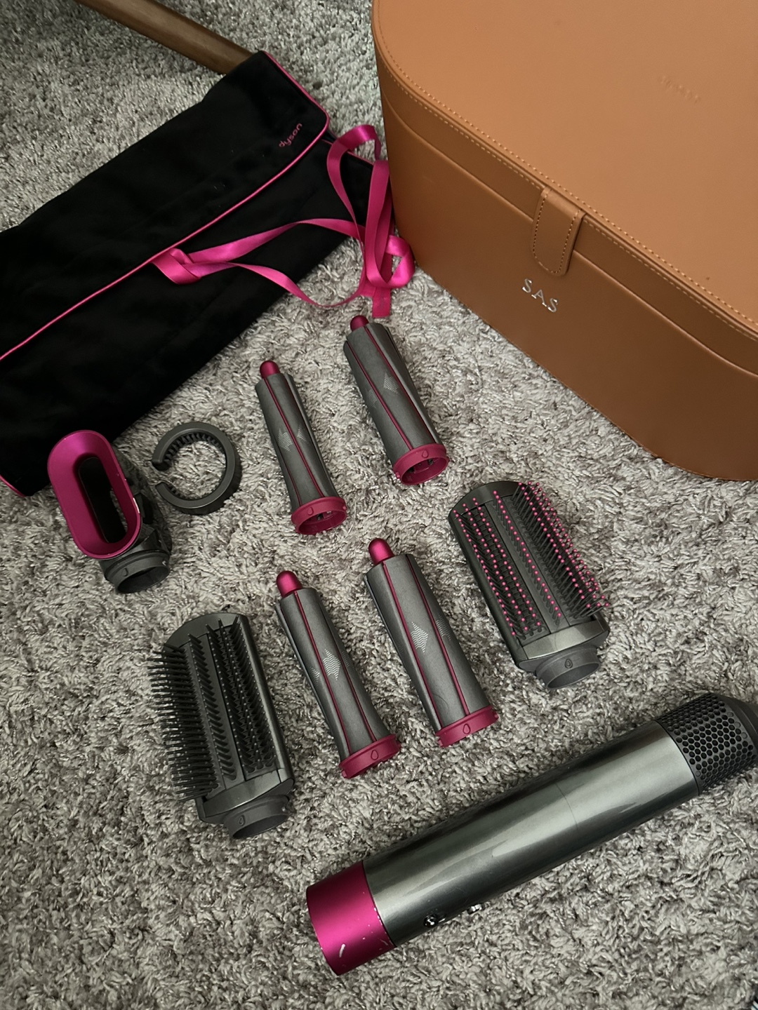 Dyson Airwrap Complete Styling Set (must go 29th Dec) - photo 2