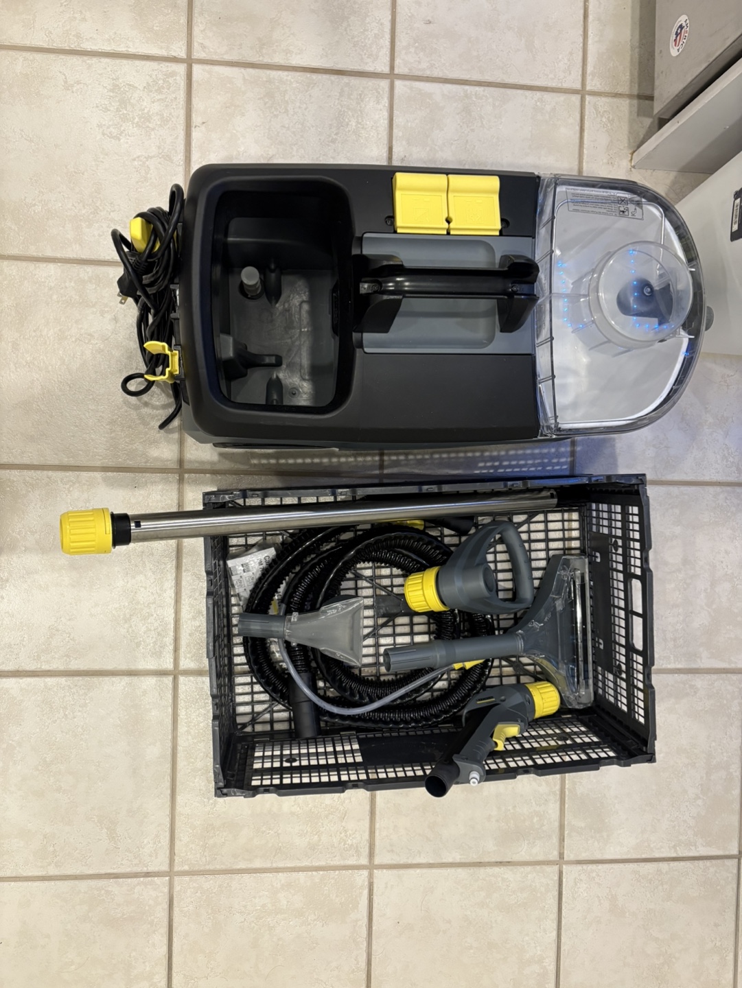 Kärcher Puzzi 10/1  Carpet and Upholstery Cleaner