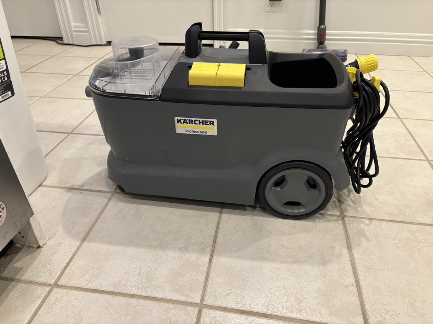 Kärcher Puzzi 10/1  Carpet and Upholstery Cleaner - photo 2
