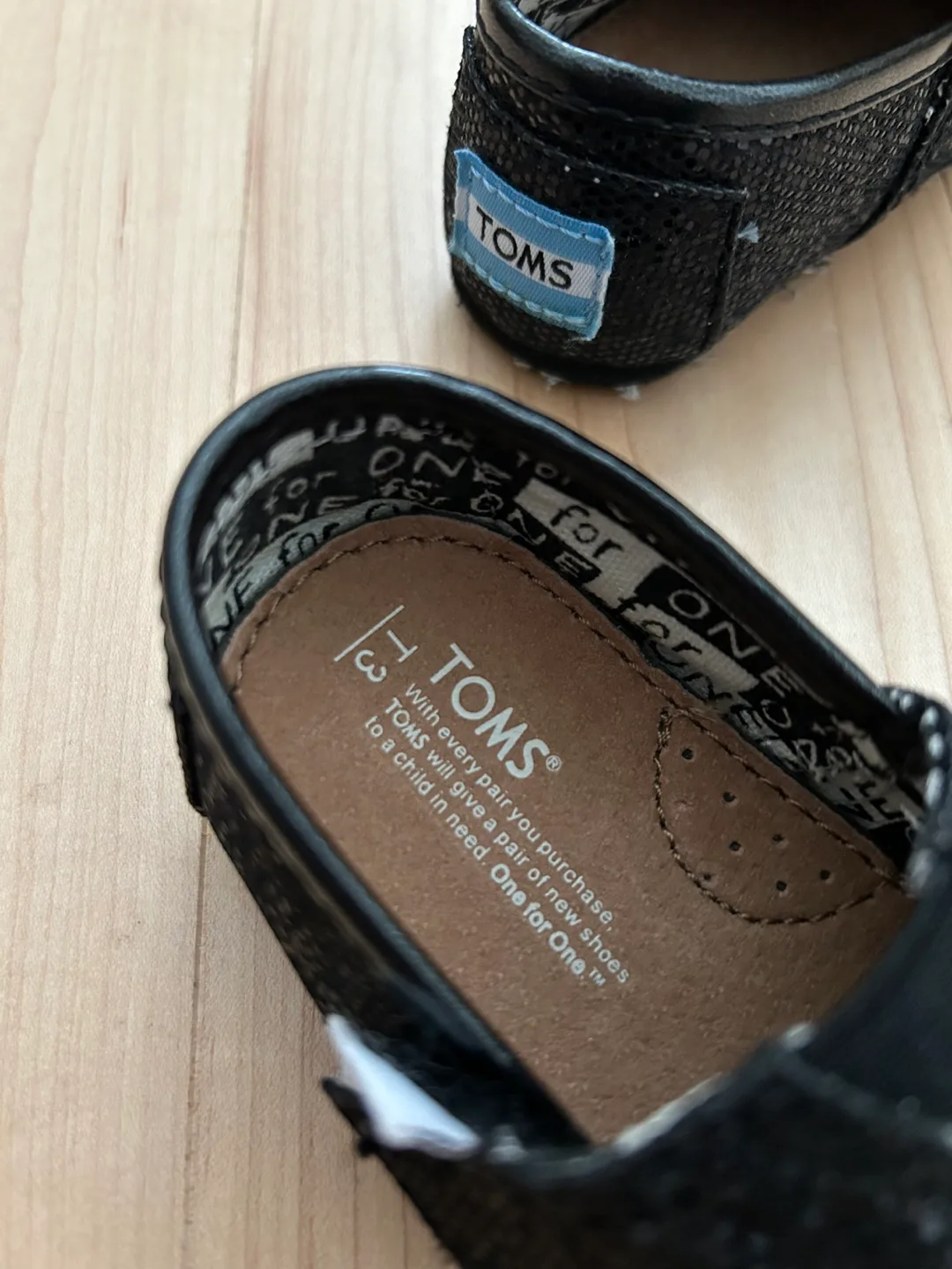 TOMS Tiny Black Glitter Baby Shoes (New) - Size T3 image indicator(4)