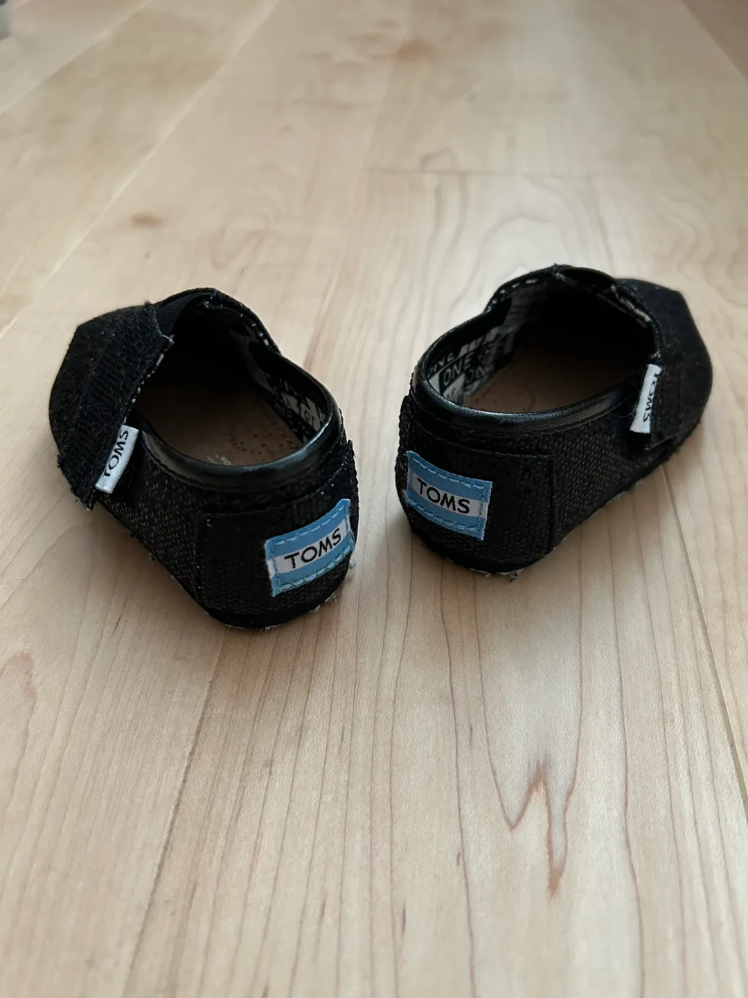 TOMS Tiny Black Glitter Baby Shoes (New) - Size T3 image indicator(3)