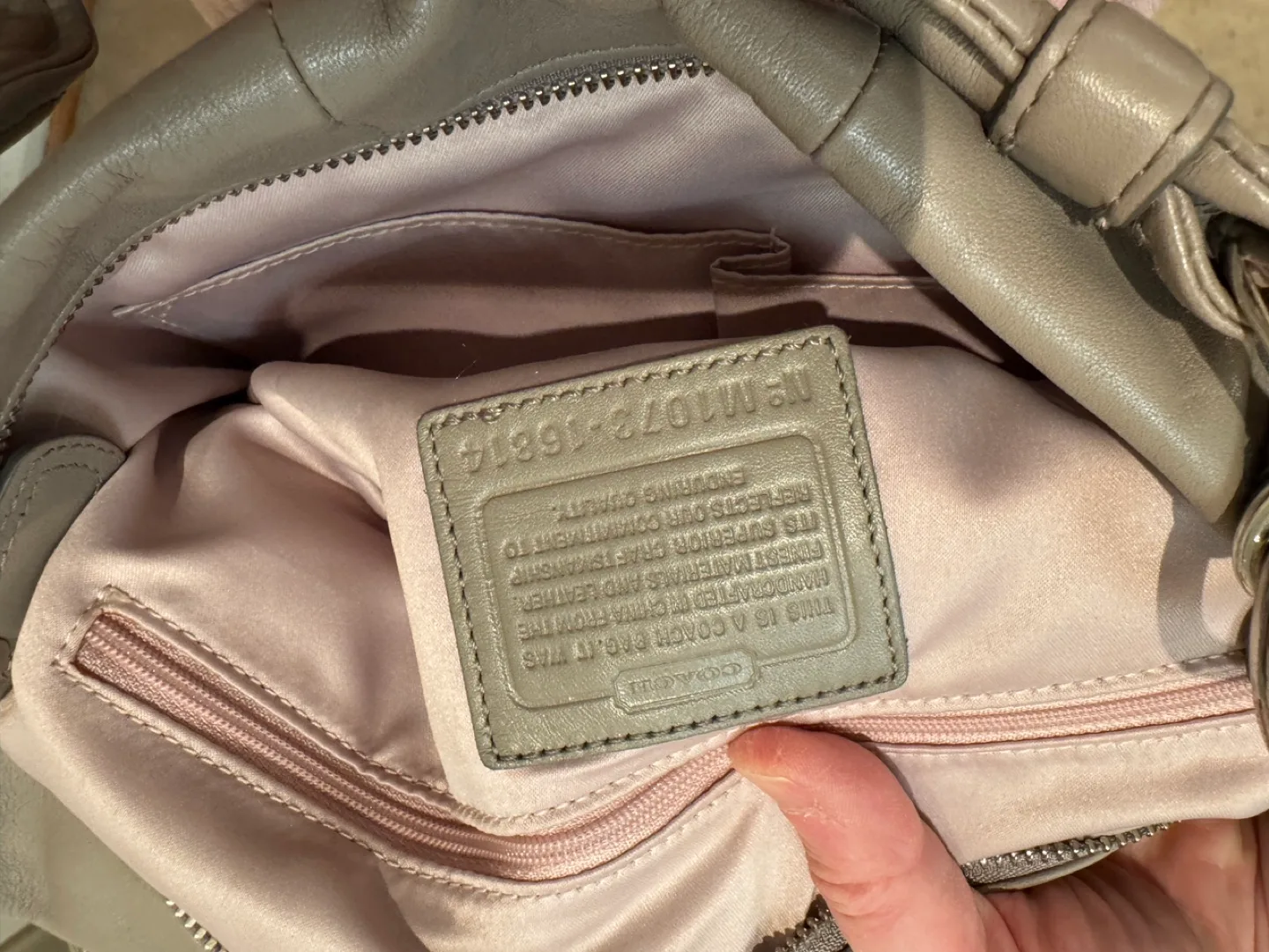 COACH hobo gray leather shoulder bag image indicator(4)