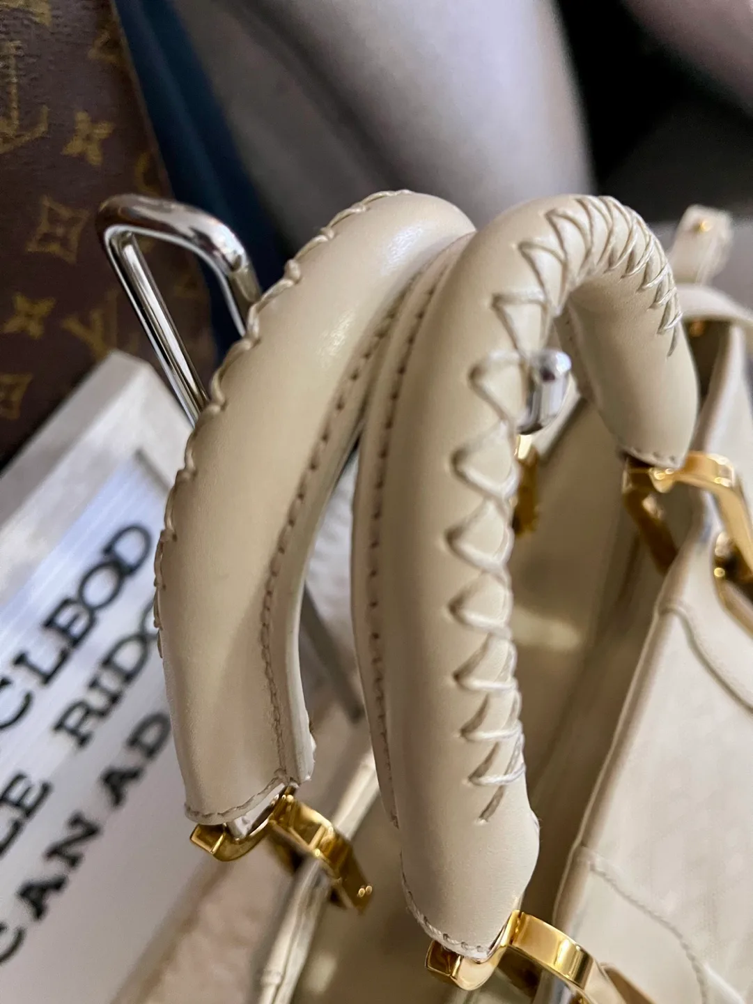 Bally White Leather Handbag image indicator(4)