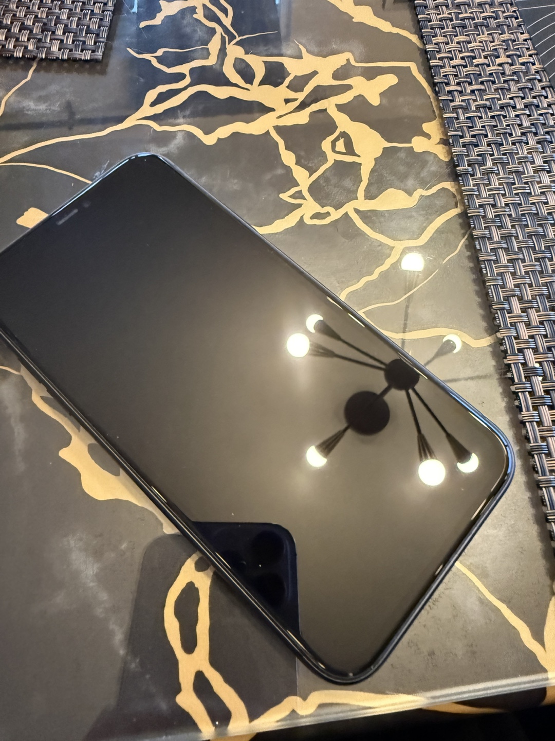 iPhone 11 - photo 2