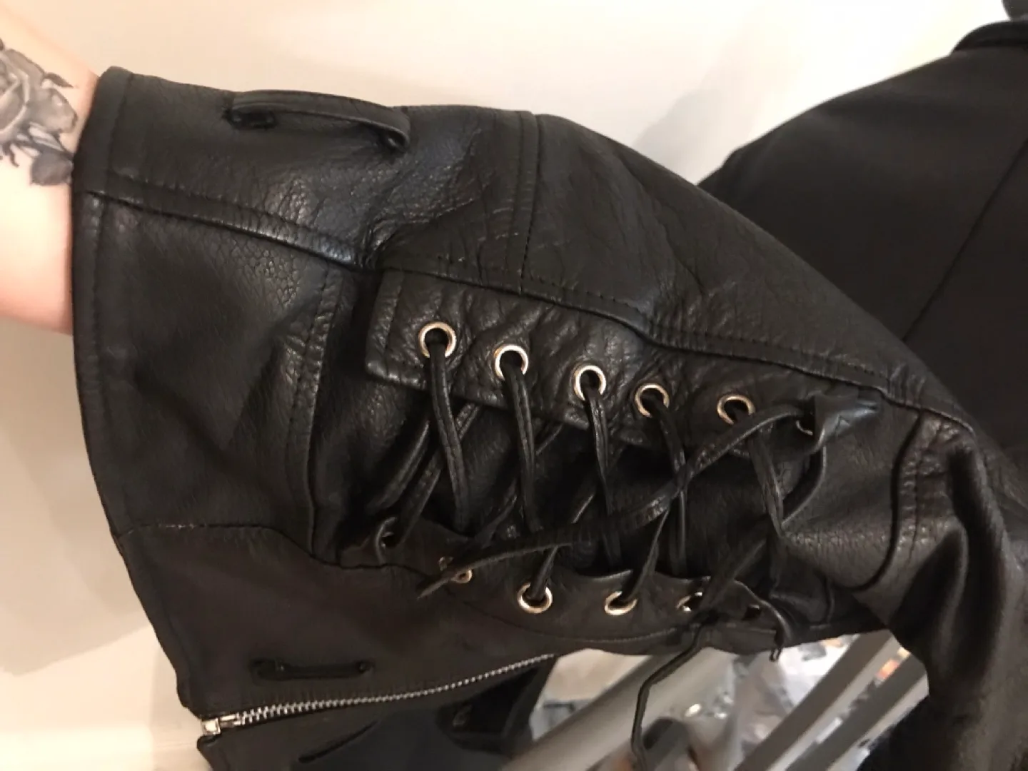 Genuine leather woman jacket image indicator(3)