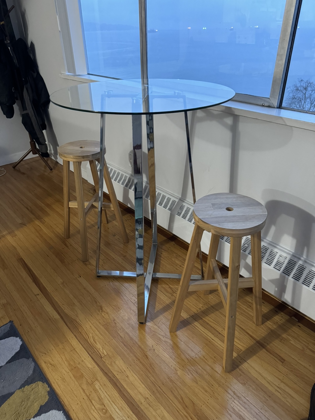 2 wooden bar stools - photo 4