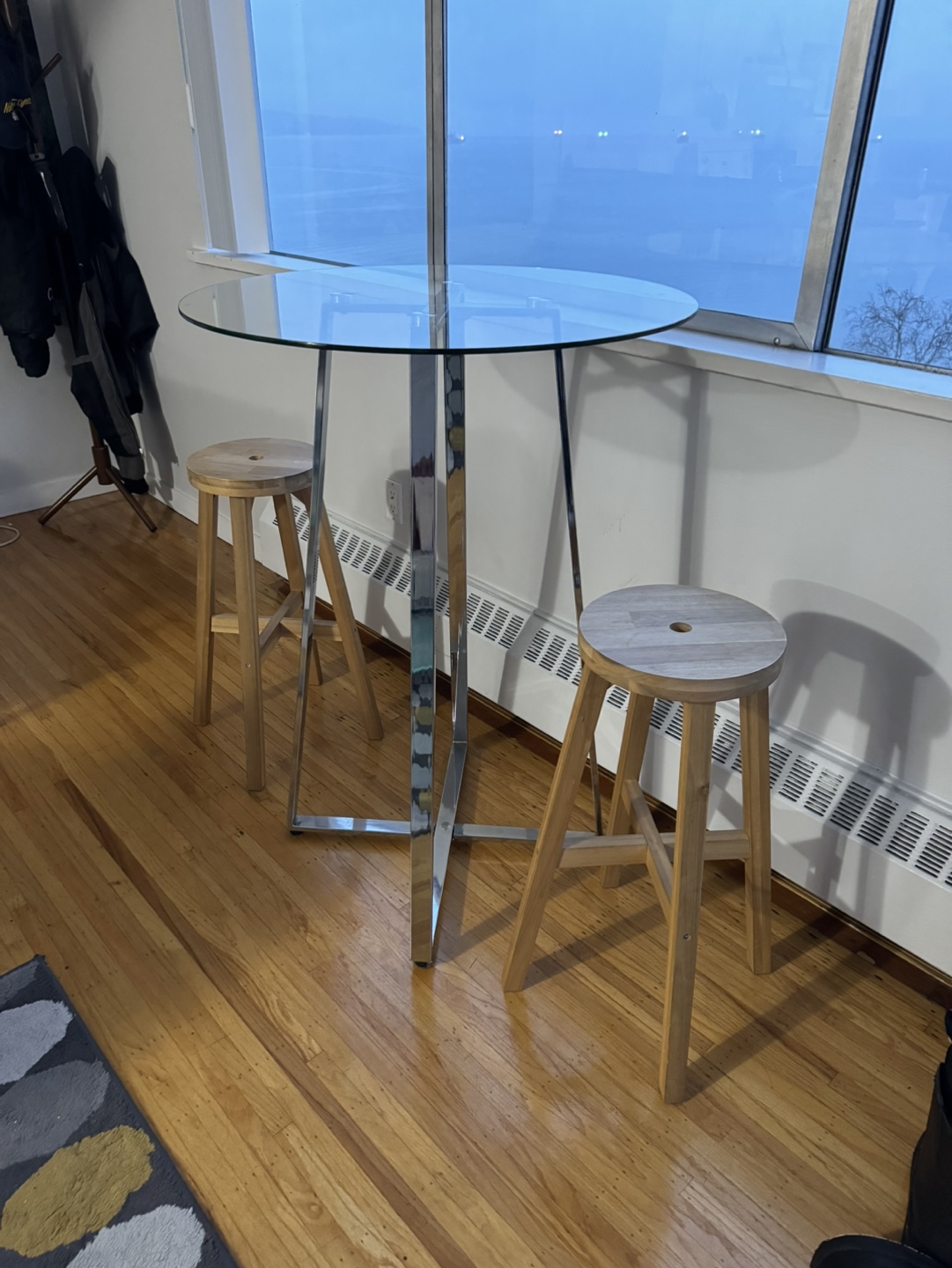 2 wooden bar stools - photo 3