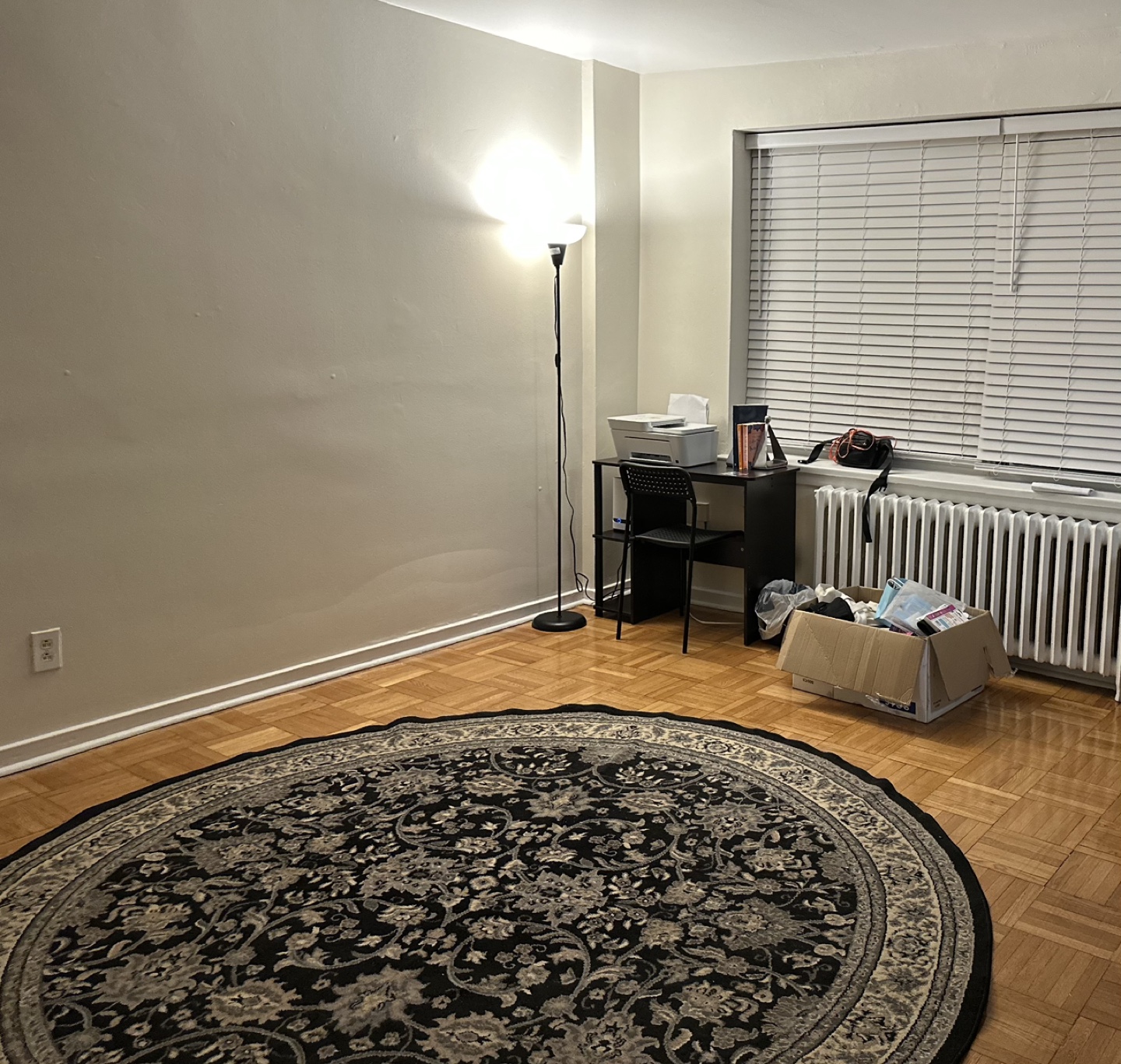 Unique Loom Kashan Collection Black 8 ft Round Area Rug