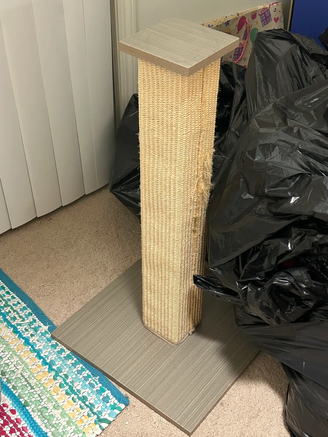 Cat scratching post #freecycle thumbnail