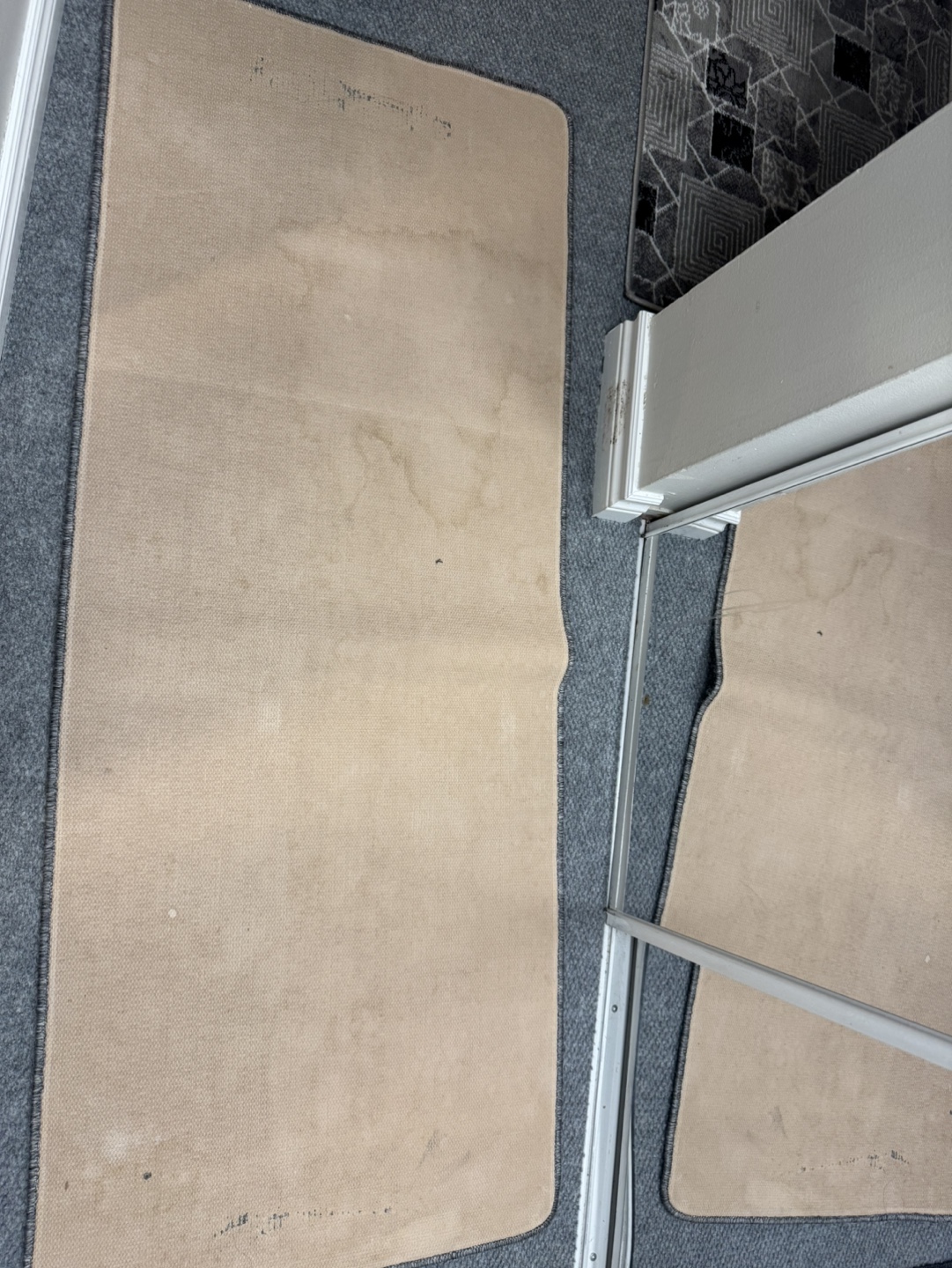 Grey and White Geometric Rug - photo 4