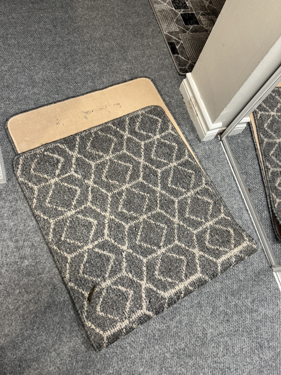Grey and White Geometric Rug - photo 3