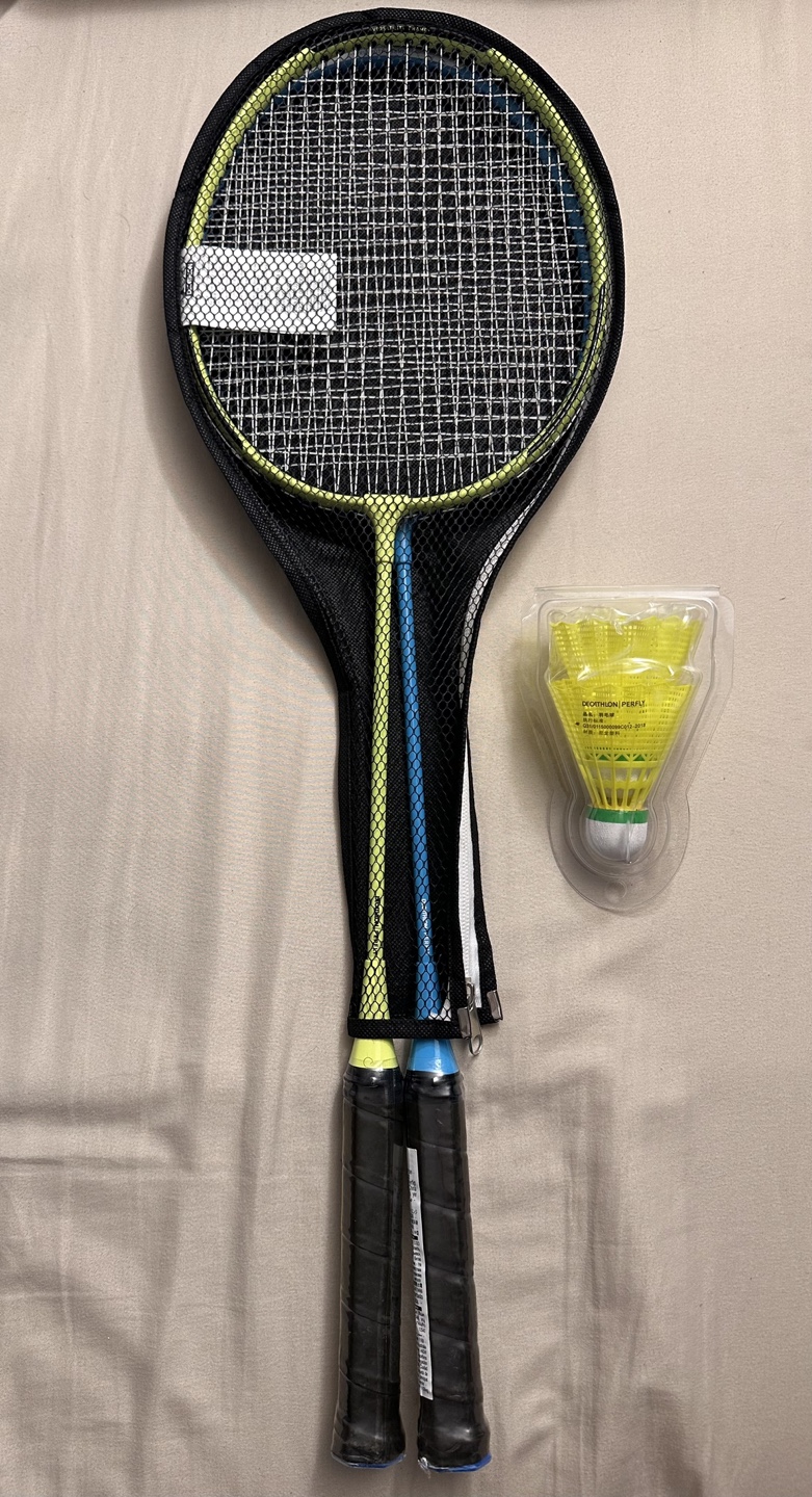 2 player badminton racket + 2 birdies + cover